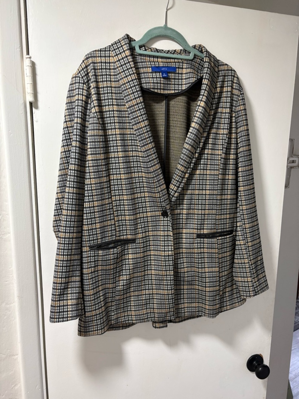 Apt. 9 Houndstooth Plaid Blazer in Black, White & Tan